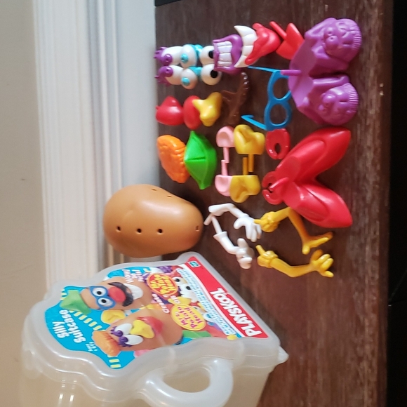 2XHP💖 Vnt Playskool Mr. or Mrs Potato Head Silly Suitcase 26 Pc Complete Hasbro - Picture 8 of 10